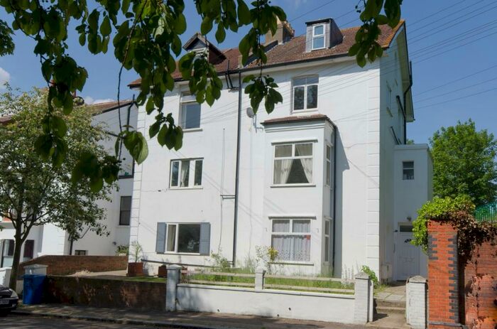 3 Bedroom Flat To Rent In Rye Hill Park Peckham, SE15