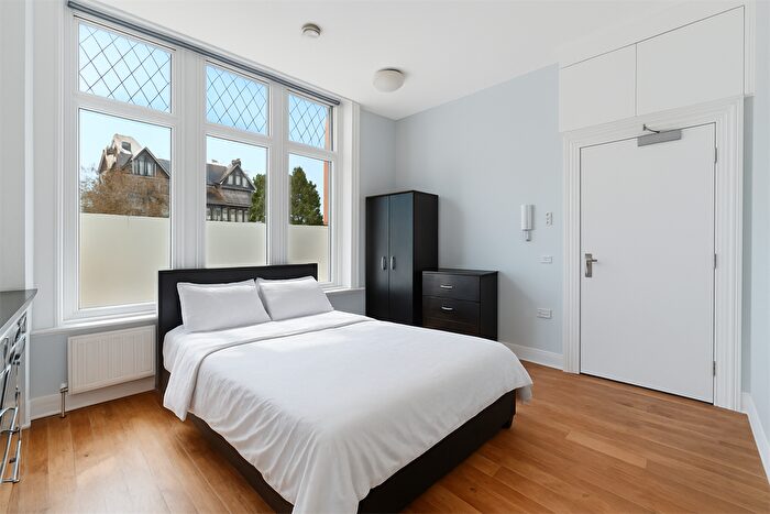 Studio To Rent In Uxbridge Road, W3