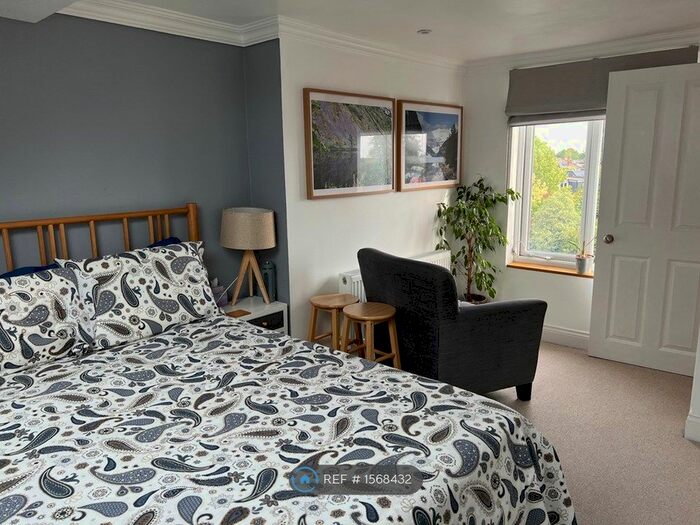 2 Bedroom Flat To Rent In Stanley Road, Teddington, TW11