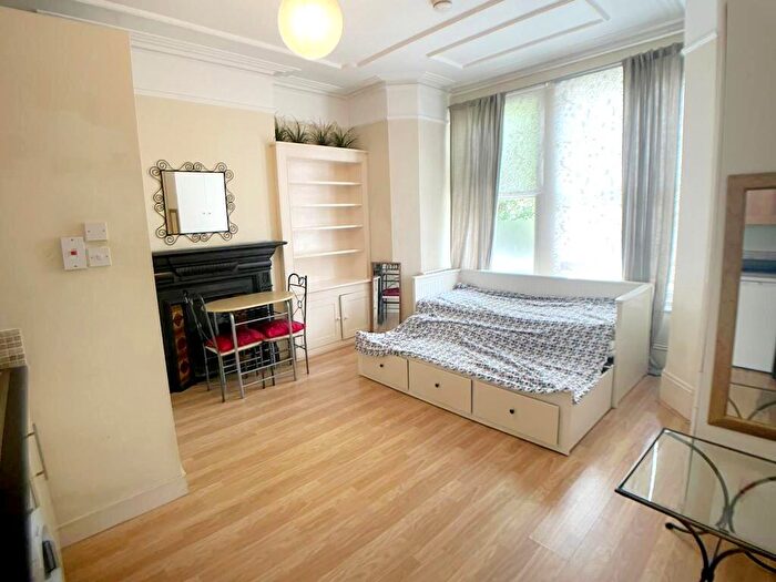 Flat To Rent In Church Lane, Crouch End, N8