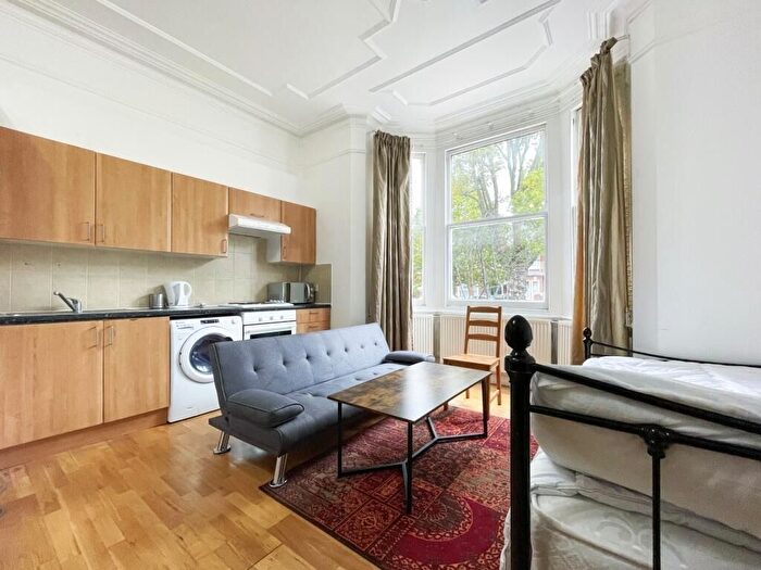 Studio To Rent In Walm Lane, Cricklewood, London, NW2