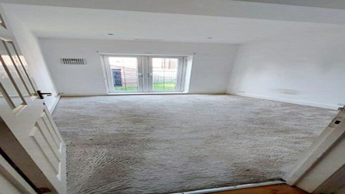 2 Bedroom Flat To Rent In Churchfield Avenue, N12