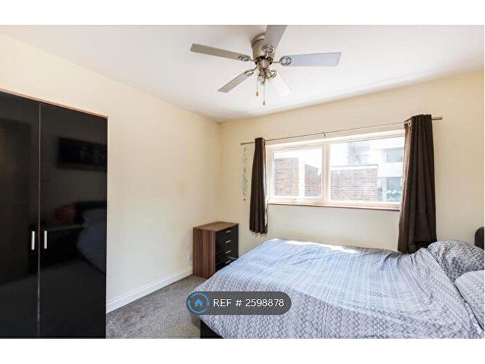 2 Bedroom Flat To Rent In Bloomsbury Close, London, W5