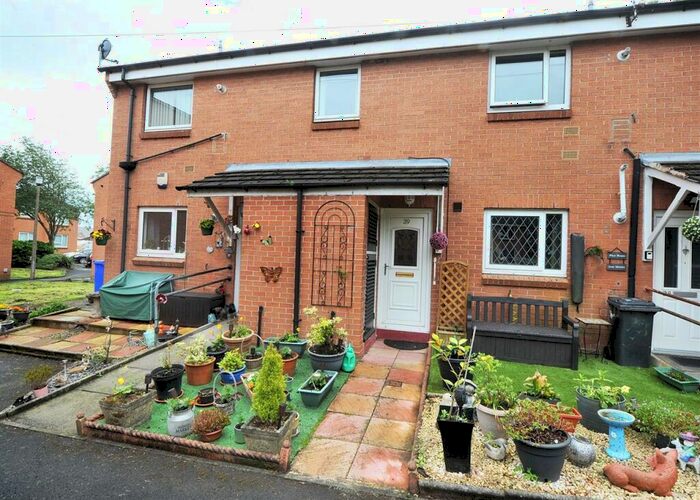 2 Bedroom Flat For Sale In Zinnia Drive, Irlam, M44