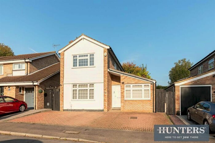 4 Bedroom Detached House To Rent In Badgers Copse, Worcester Park KT4