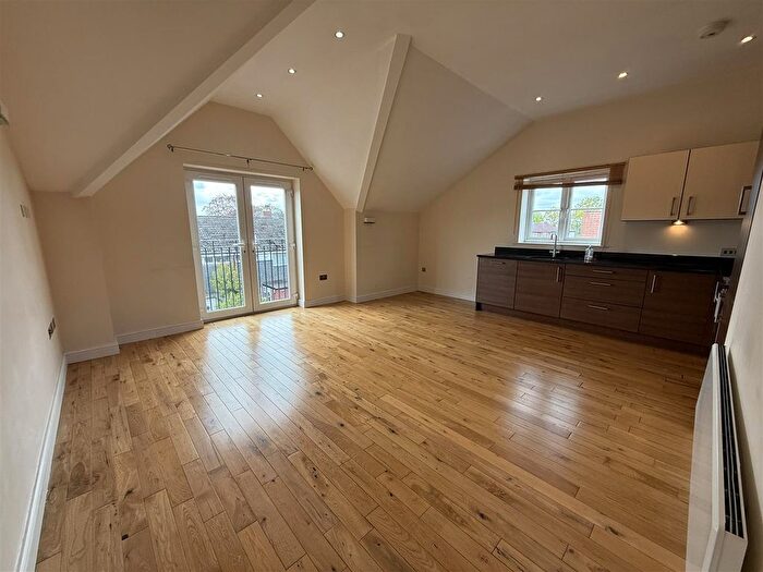 2 Bedroom Flat To Rent In Roundhay Court, Sutherland Avenue, Roundhay, LS8