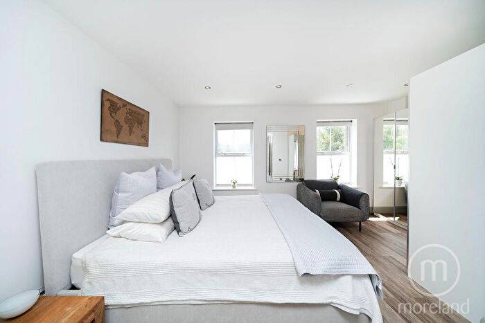3 Bedroom End Of Terrace House For Sale In Compton Close, London, NW11