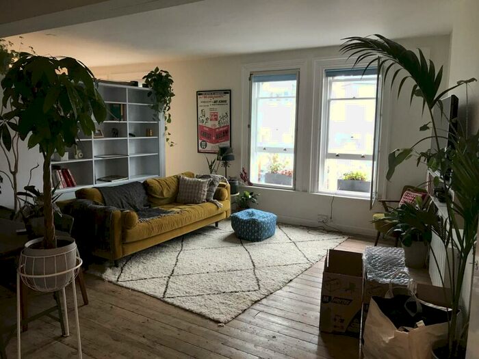 Studio To Rent In Essex Road, Islington, London, N1