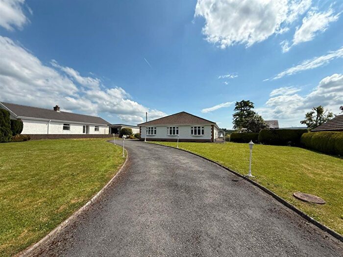 4 Bedroom Detached Bungalow For Sale In Blaenau Road, Llandybie, Ammanford, SA18