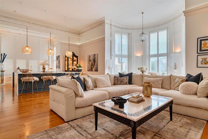 3 Bedroom Flat For Sale In East Street, Fareham, Hampshire, PO16