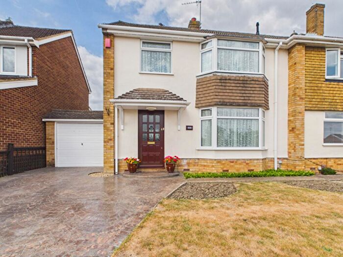 3 Bedroom Semi-Detached House For Sale In Wittenham Avenue, Tilehurst, Reading, RG31