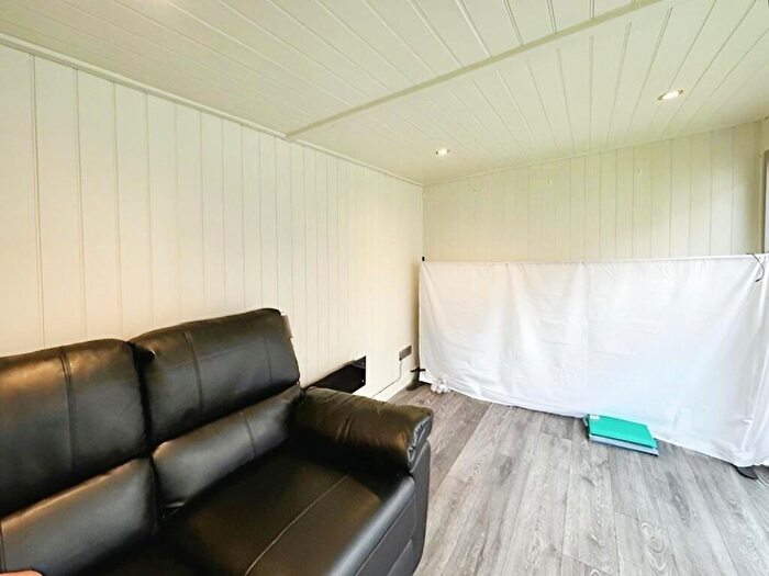 4 Bedroom Detached House For Sale In Canons Close, Warminster, BA12