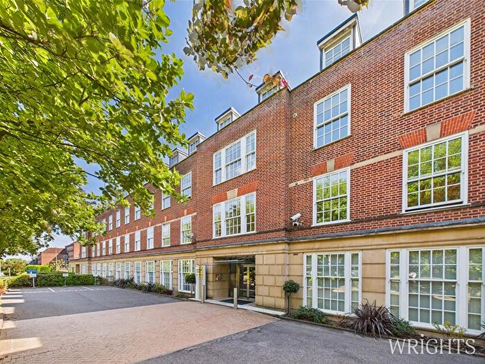 2 Bedroom Apartment To Rent In Rosanne House, Welwyn Garden City, AL8