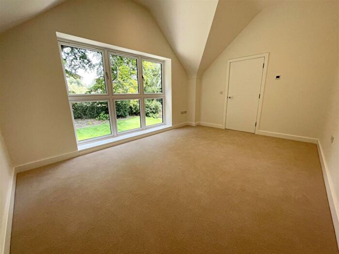 4 Bedroom Detached House For Sale In North Leigh Lane, Wimborne, BH21