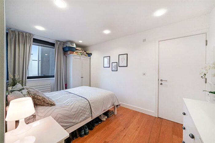 2 Bedroom Flat For Sale In Grafton Road, London, NW5