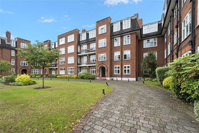 3 Bedroom Flat For Sale In Portsmouth Road, Surbiton, KT6