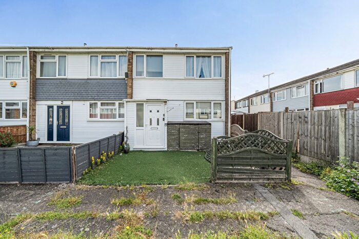 3 Bedroom End Of Terrace House For Sale In Chatfield Way, Basildon, SS13