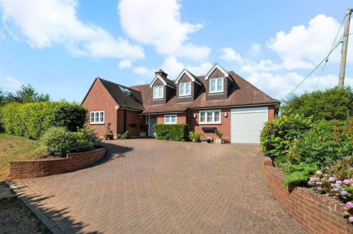 4 Bedroom Detached House For Sale In Vinns Lane, Overton, Basingstoke, RG25