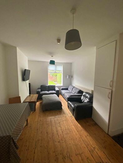 6 Bedroom Semi-Detached House To Rent In Mauldeth Road West, Withington, M20