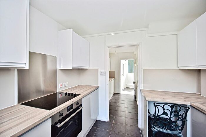 3 Bedroom End Of Terrace House For Sale In Highland Road, Maidstone, Kent, ME15 - Photo 4