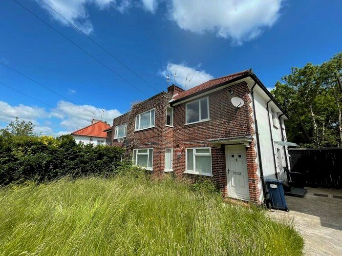 2 Bedroom Maisonette To Rent In Laleham Avenue, London, NW7