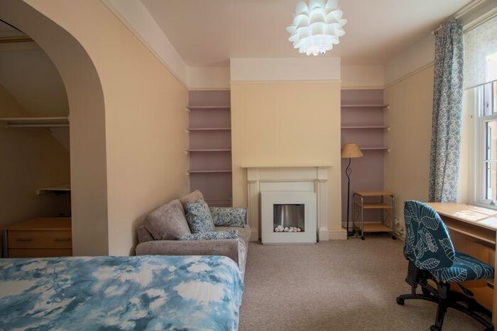 Studio To Rent In Lower Oldfield Park, Bath, BA2