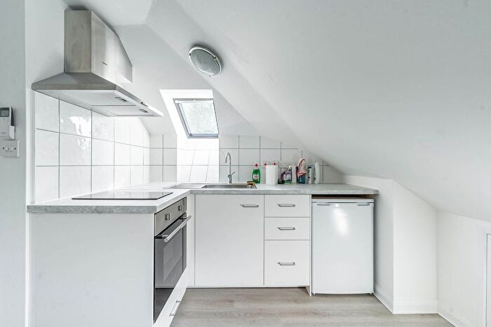 1 Bedroom Flat To Rent In Devonshire Road, Hatch End, Pinner, HA5