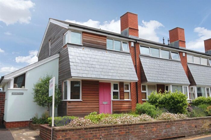 2 Bedroom Town House To Rent In Pavilion Terrace, Leatherhead, KT22