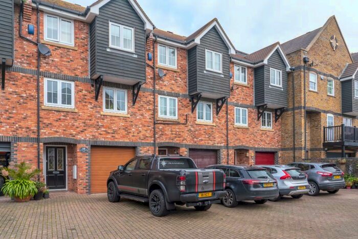 3 Bedroom Town House To Rent In Silver Strand West, Eastbourne, East Sussex, BN23