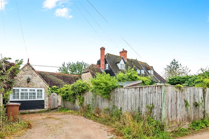 4 Bedroom Semi-Detached House For Sale In School Yard, Stadhampton, Oxford, OX44