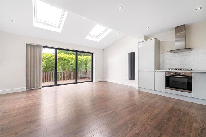2 Bedroom Semi-Detached House For Sale In Tallis Grove, London, SE7