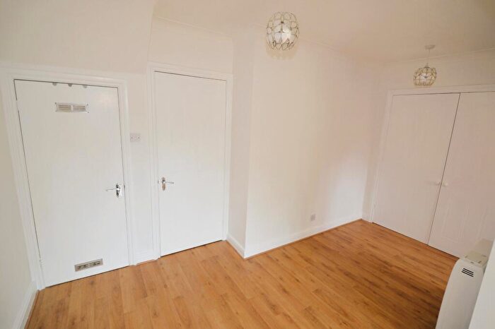 1 Bedroom Ground Maisonette To Rent In High Street, Bagshot, GU19