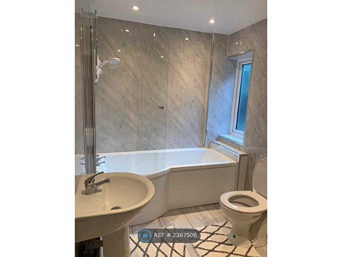 2 Bedroom Flat To Rent In Croxteth Road, Liverpool, L8