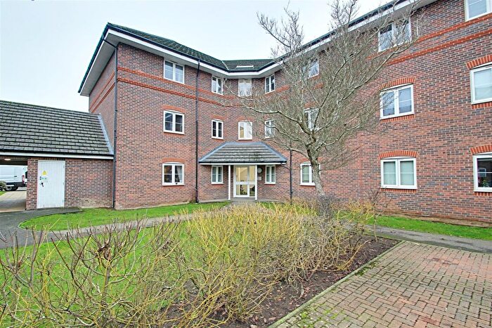 2 Bedroom Flat For Sale In Wharf Way, Hunton Bridge, Kings Langley, WD4