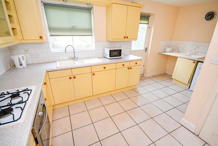 3 Bedroom Town House To Rent In Nant Y Wedal, Heath, Cardiff, CF14