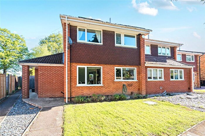 3 Bedroom Semi Detached House For Sale In Jerrymoor Hill, Finchampstead, Berkshire, RG40