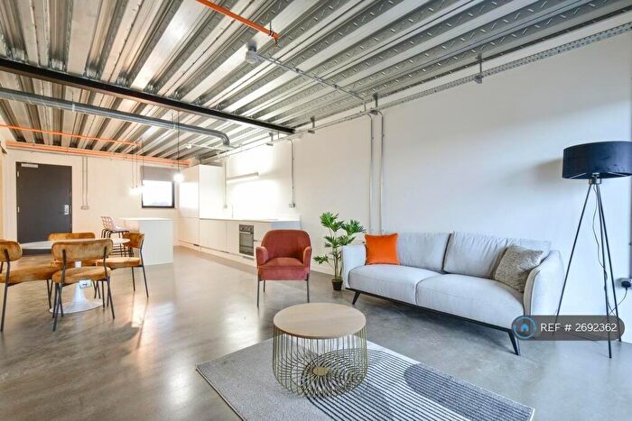 2 Bedroom Flat To Rent In Happy Walk, Leeds, LS9