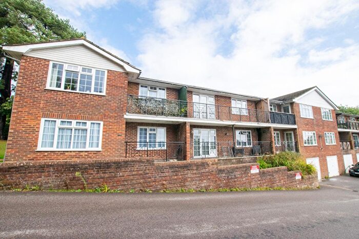 2 Bedroom Flat To Rent In Mutton Hall Hill, Heathfield, TN21
