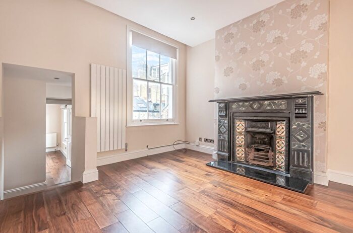 2 Bedroom Flat To Rent In Hambalt Road, London, SW4