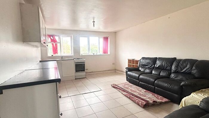 2 Bedroom Flat To Rent In Woodgreen Road, Leicester, LE4