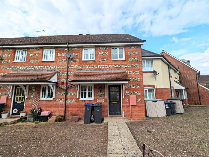 3 Bedroom End Of Terrace House For Sale In Oaklands Avenue, Amesbury, Salisbury, SP4