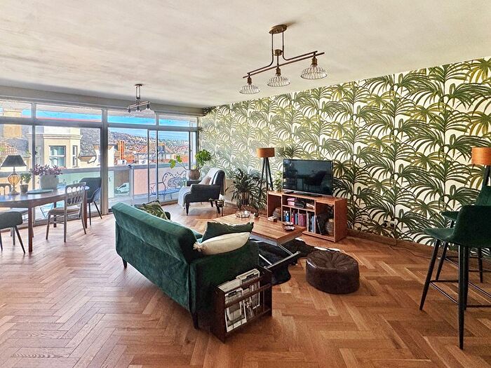 2 Bedroom Flat For Sale In West Cliff Gardens, Folkestone, Kent, CT20