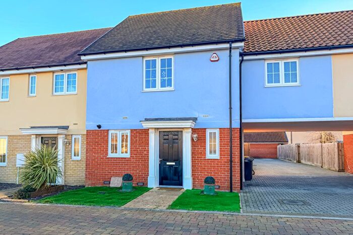 3 Bedroom Link Detached House For Sale In Charles Crescent, Rochford, SS4