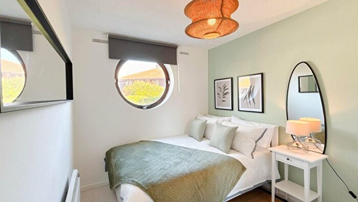 1 Bedroom Flat To Rent In Friars Mead, London, E14