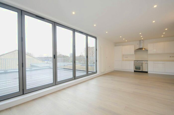 2 Bedroom Flat To Rent In County Street, London Bridge, London, SE1