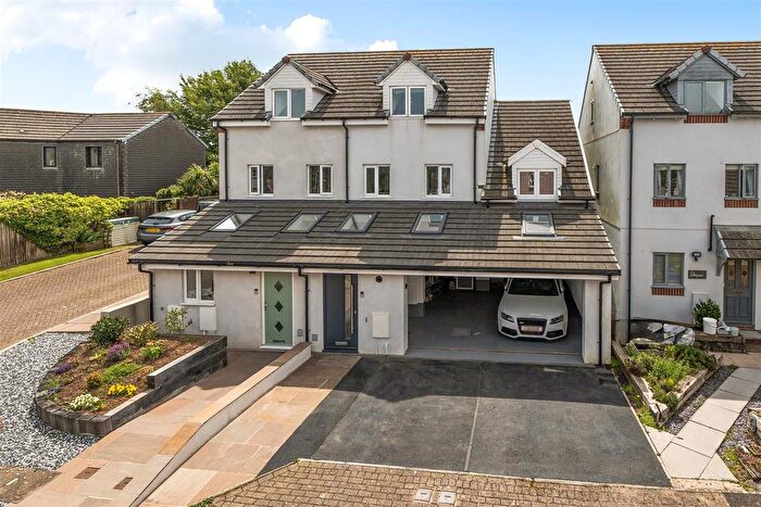 4 Bedroom Semi-Detached House For Sale In Oakwood Close, Dartmouth, TQ6