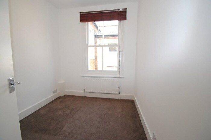 3 Bedroom Flat To Rent In Trinity Road, Wimbledon, SW19