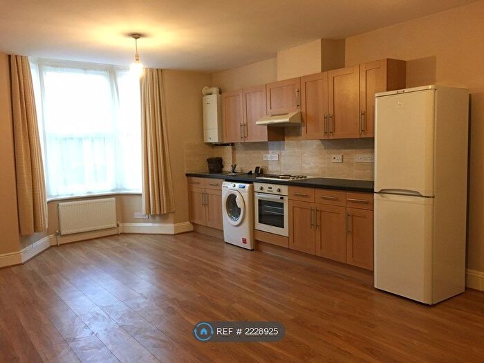 2 Bedroom Flat To Rent In Manor Road, Bristol, BS7