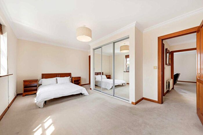 2 Bedroom Flat To Rent In Catherine Parr House, Queens Reach, East Molesey, Surrey, KT8