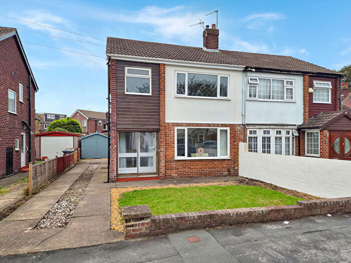 3 Bedroom Semi-Detached House For Sale In St. Annes Drive, Leeds, LS4